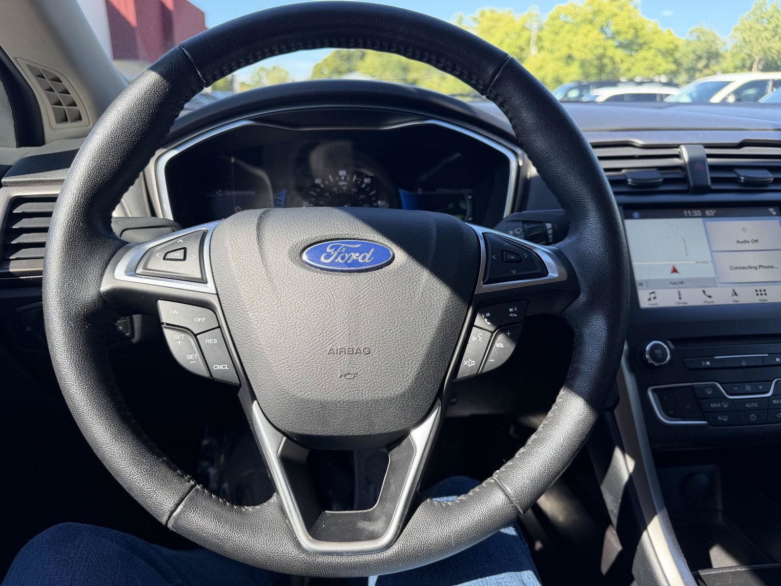 Used 2017 Ford Fusion Energi SE FWD image 12