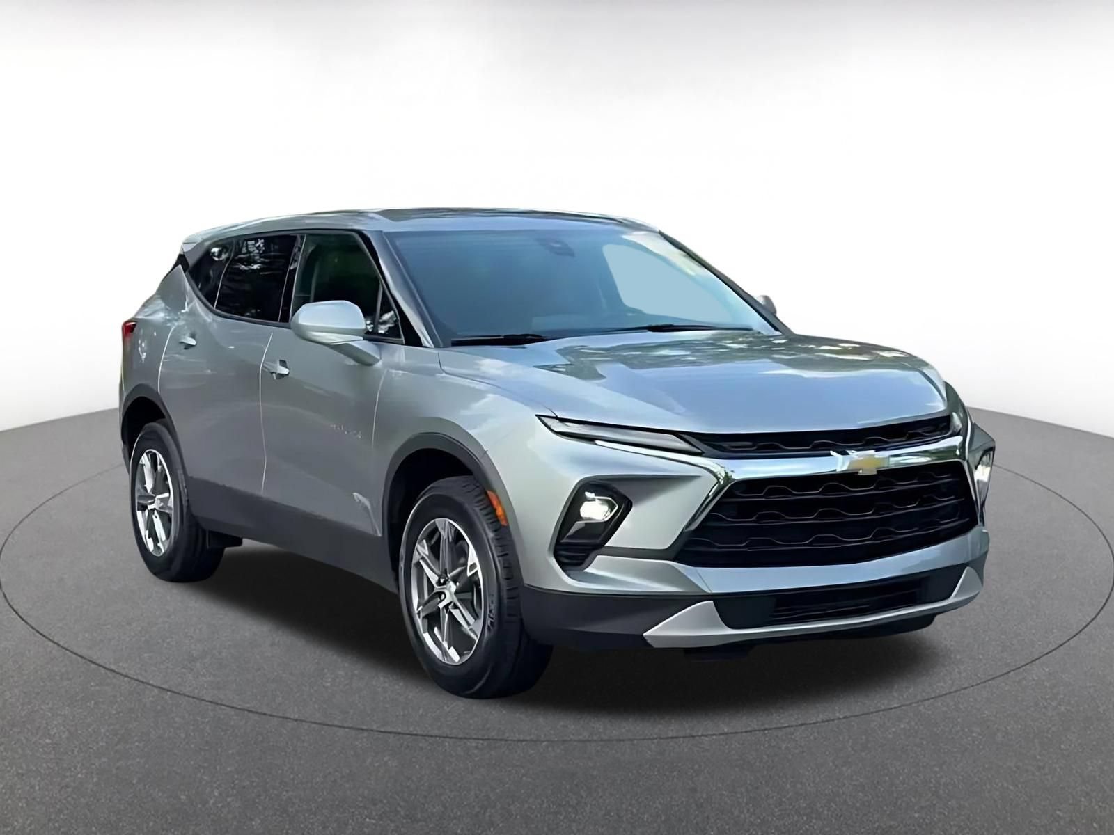 Used 2025 Chevrolet Blazer LT FWD image 3