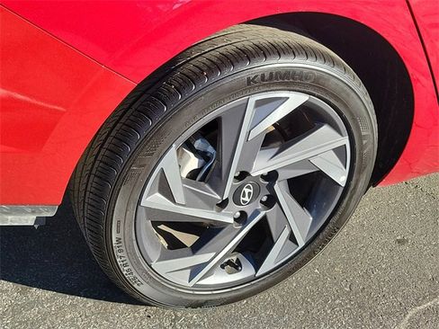 Used 2025 Hyundai Elantra Sport image 23
