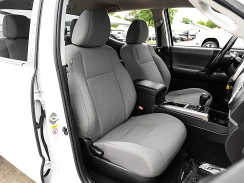 Used 2018 Toyota Tacoma SR5 RWD image 32