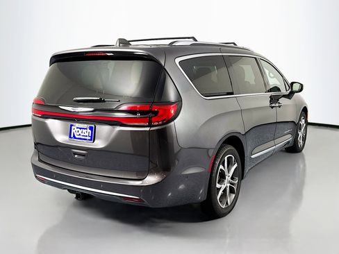 Used 2022 Chrysler Pacifica Pinnacle image 5