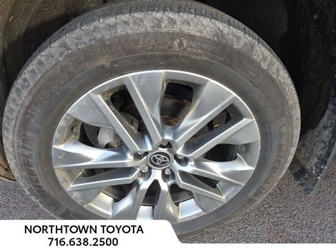 Used 2023 Toyota RAV4 XLE Premium image 12