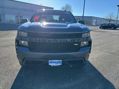 Used 2020 Chevrolet Silverado 1500 Custom w/ Custom Value Package image 2