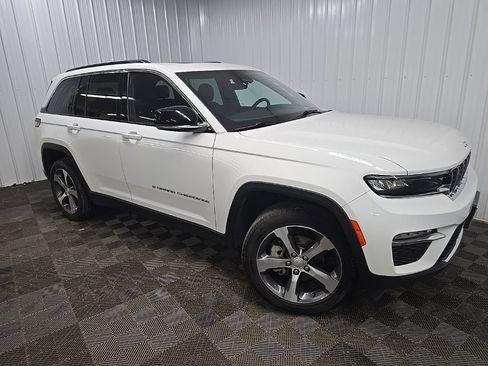 Used 2025 Jeep Grand Cherokee Limited w/ Trailer Tow Package AWD/4WD image 7