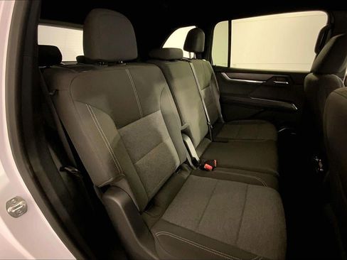Used 2025 GMC Acadia Elevation AWD/4WD image 23