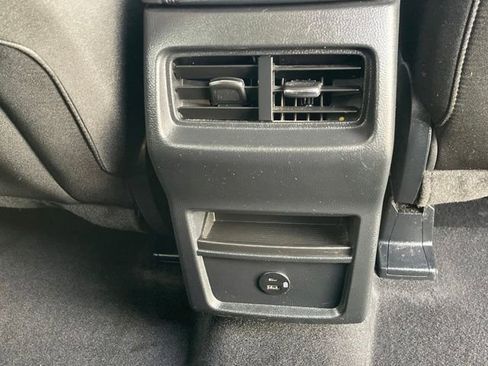 Used 2022 Ford Edge SE image 36