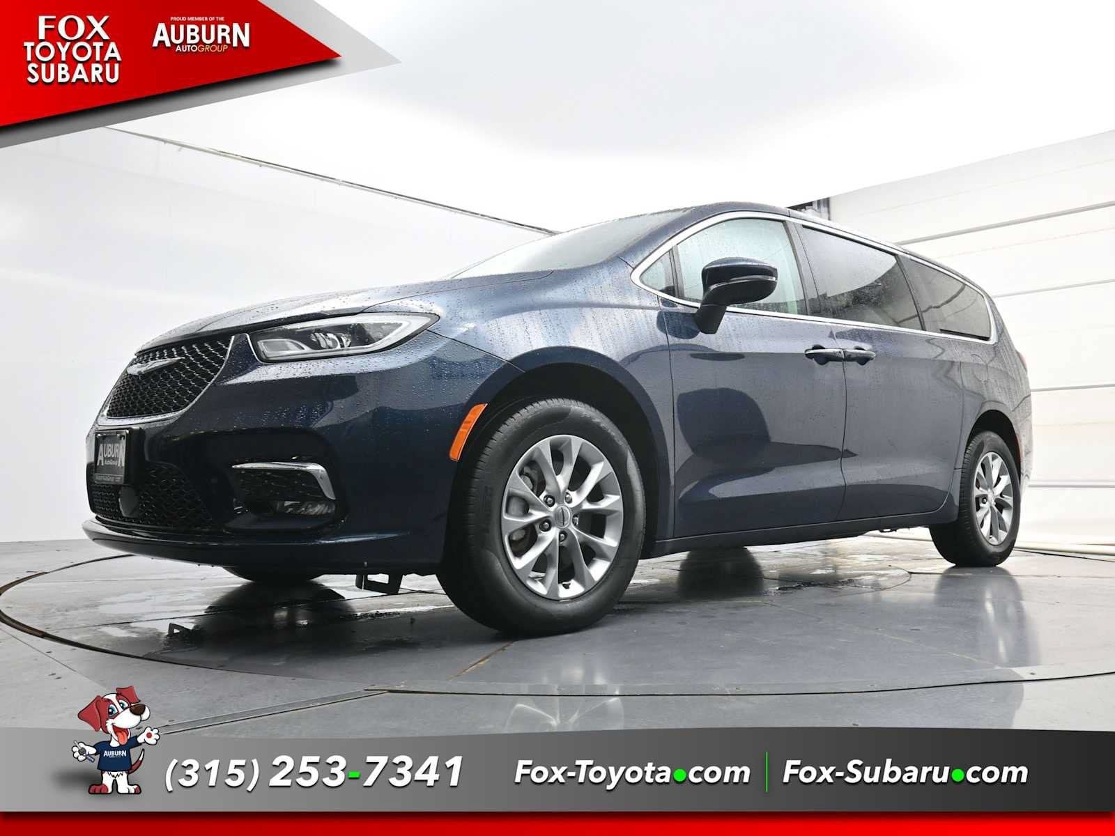 Used 2023 Chrysler Pacifica Touring-L AWD/4WD image 24