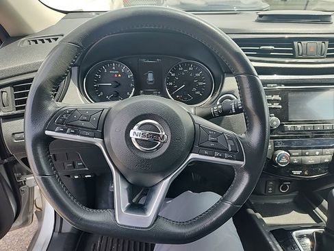 Used 2017 Nissan Rogue SV FWD image 21