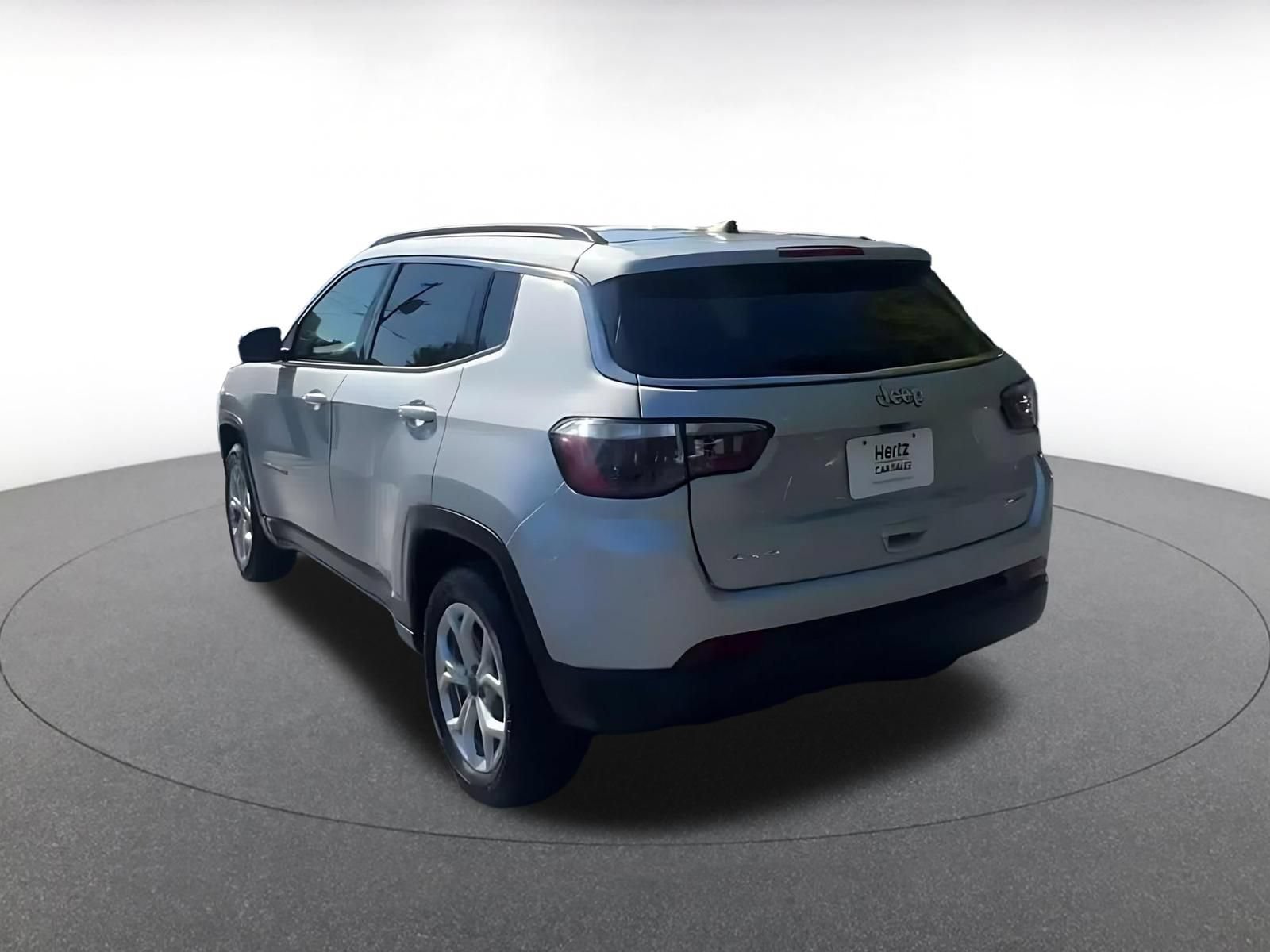 Used 2025 Jeep Compass Latitude AWD/4WD image 10
