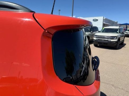Used 2018 Jeep Renegade Latitude w/ Popular Equipment Group AWD/4WD image 8