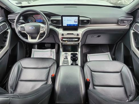 Used 2024 Ford Explorer XLT w/ Equipment Group 202A AWD/4WD image 16