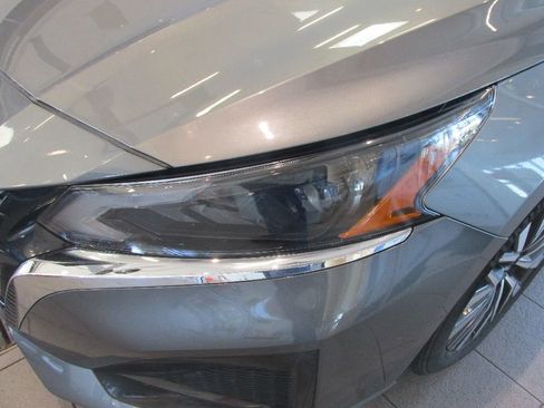 Used 2024 Nissan Altima 2.5 SV image 12