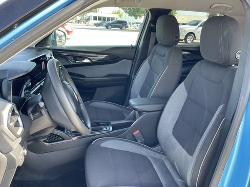Used 2025 Chevrolet TrailBlazer LT w/ Driver Confidence Package FWD image 23