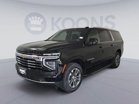 New 2026 Chevrolet Suburban LT w/ Comfort Package AWD/4WD image 1