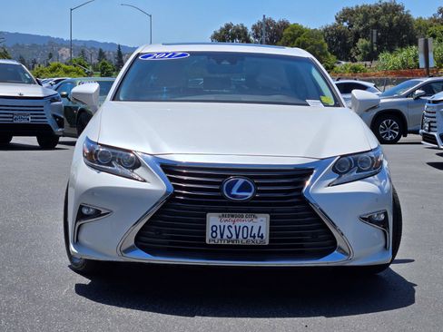 Used 2017 Lexus ES 300h w/ Navigation System Package FWD image 2