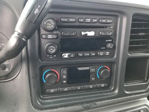 Used 2003 Chevrolet Avalanche 4x4 w/ Suspension Package, Off-Road image 12