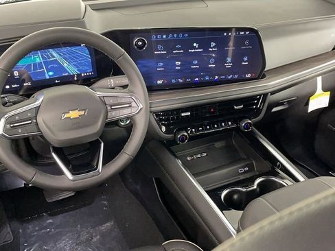 New 2025 Chevrolet Suburban Premier image 16