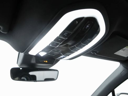 New 2026 Porsche Macan Turbo AWD/4WD image 32
