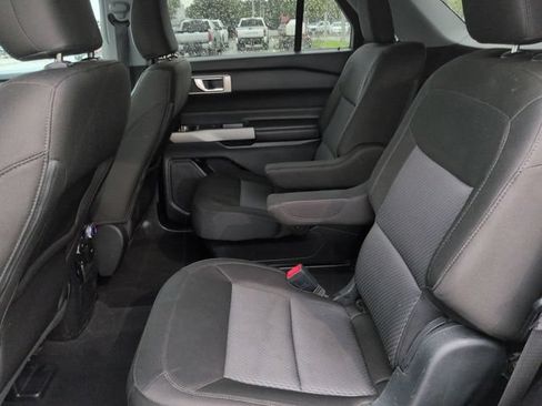 Used 2022 Ford Explorer XLT RWD image 14