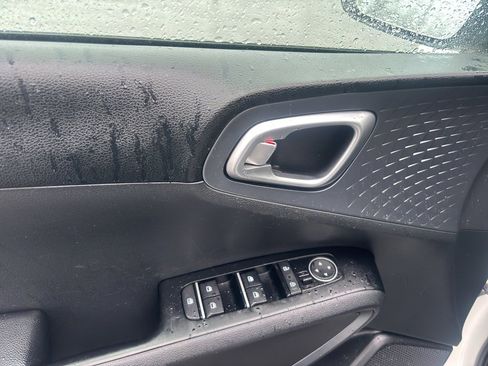 Used 2020 Kia Soul S image 21