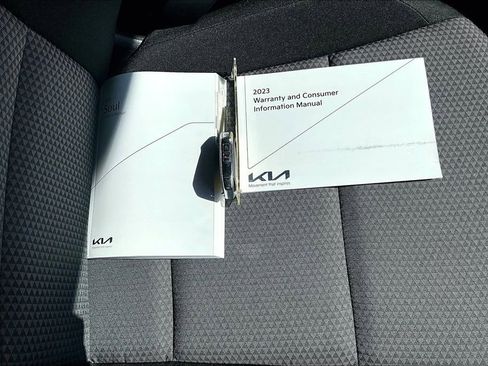 Used 2023 Kia Soul LX w/ LX Technology Package FWD image 11