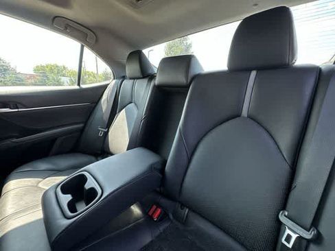 Used 2018 Toyota Camry XSE FWD image 16
