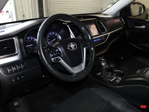 Used 2015 Toyota Highlander Limited Platinum FWD image 21
