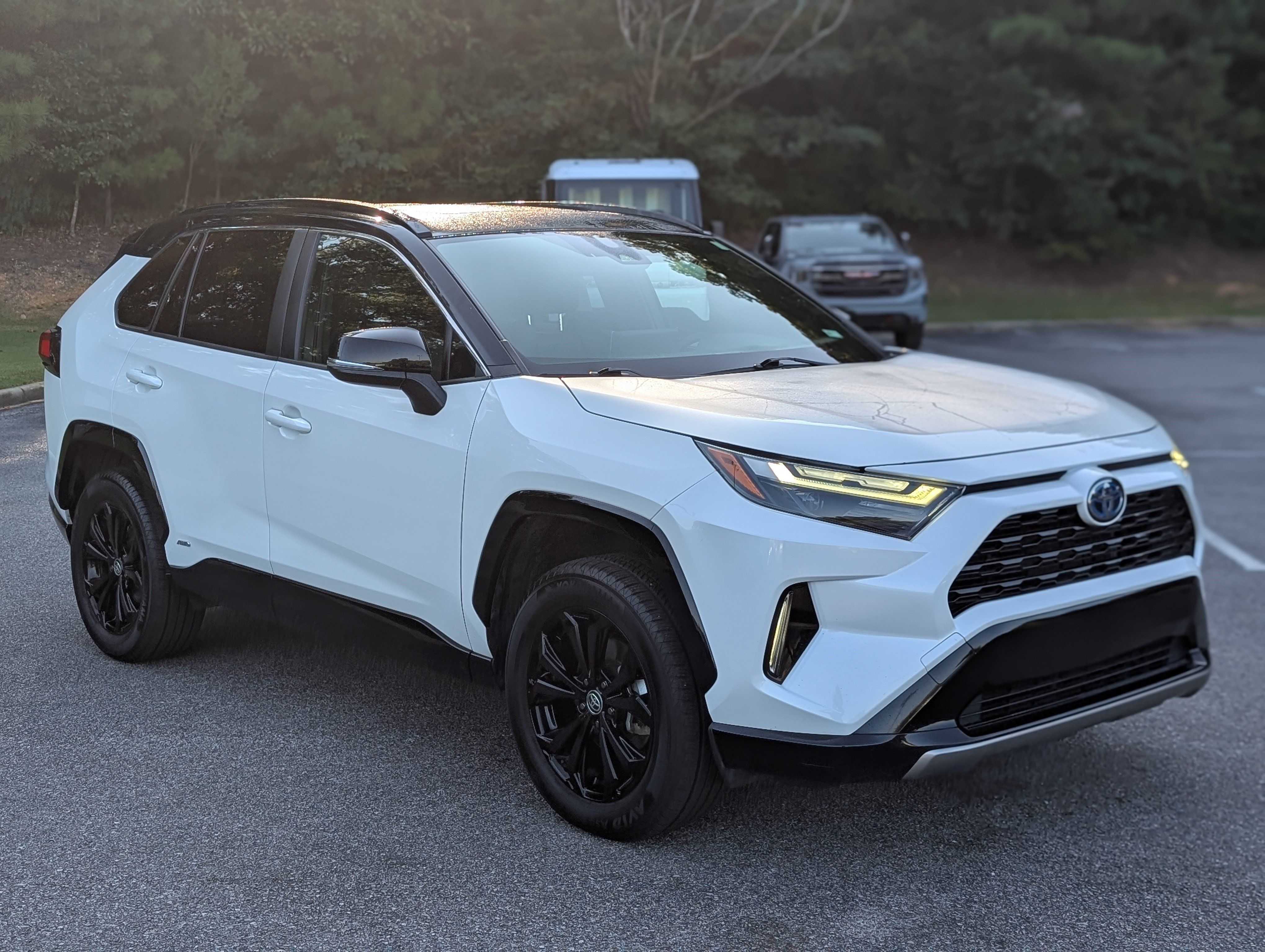 Used 2022 Toyota RAV4 XSE w/ XSE Grade Weather Package AWD/4WD image 11