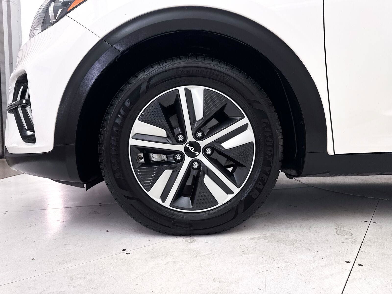 Used 2022 Kia Niro LXS FWD image 13