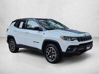 Used 2025 Jeep Compass Trailhawk AWD/4WD video 3