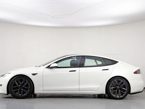 Used 2021 Tesla Model S Plaid image 9