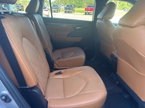 Used 2022 Toyota Highlander Platinum image 22