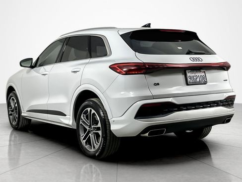 Used 2025 Audi Q5 Premium w/ Convenience Package image 3
