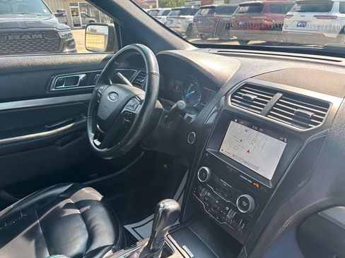 Used 2019 Ford Explorer XLT w/ Equipment Group 202A AWD/4WD image 50