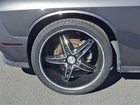 Used 2015 Dodge Challenger SXT image 8