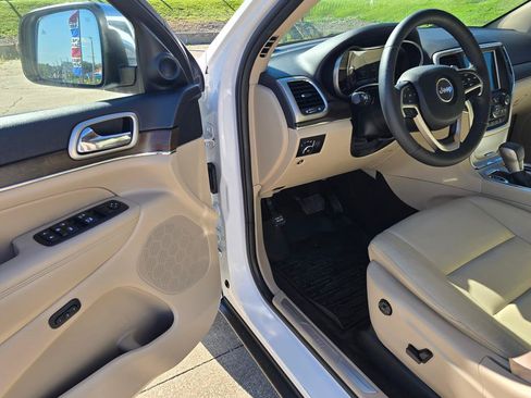 Used 2017 Jeep Grand Cherokee Limited AWD/4WD image 12