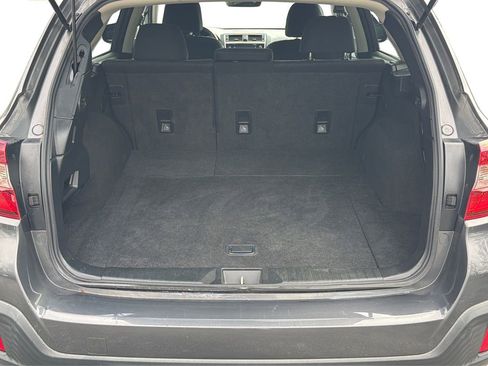Used 2019 Subaru Outback 2.5i Premium image 11