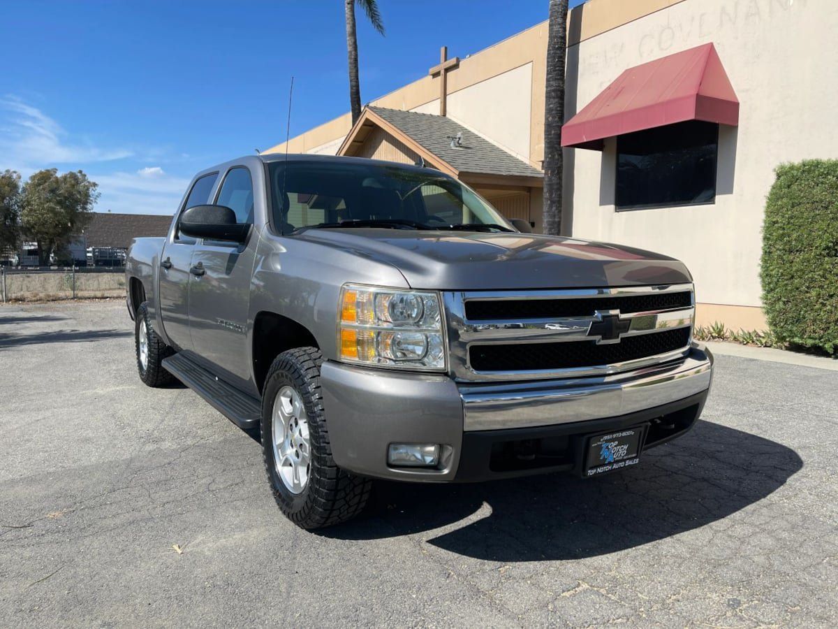 Used 2008 Chevrolet Silverado 1500 LT w/ Towing Package RWD image 3