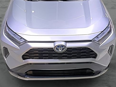 Used 2023 Toyota RAV4 SE image 16