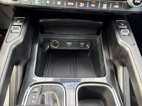 Used 2025 Kia Telluride S AWD/4WD image 19