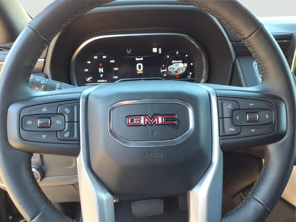 Used 2023 GMC Yukon XL SLT w/ SLT Premium Package AWD/4WD image 10