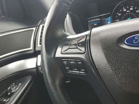 Used 2017 Ford Explorer XLT w/ Equipment Group 202A AWD/4WD image 17