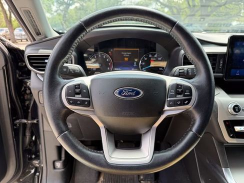 Used 2022 Ford Explorer XLT w/ Equipment Group 202A RWD image 9