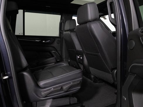 Used 2023 GMC Yukon XL Denali AWD/4WD image 37