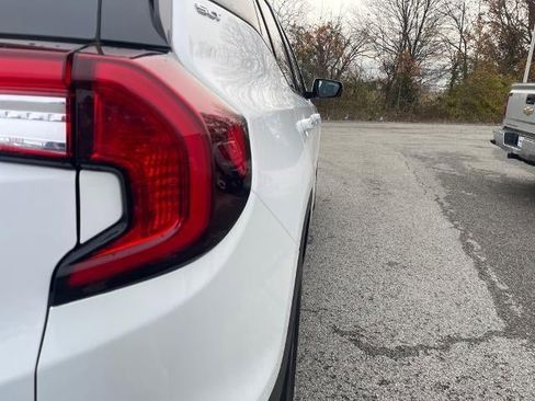 Used 2024 GMC Terrain SLT image 21