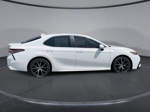 Used 2023 Toyota Camry SE FWD image 9