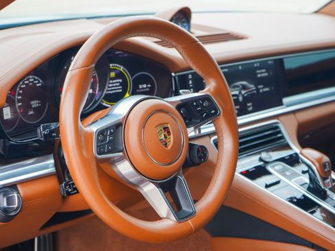 Used 2018 Porsche Panamera 4S image 7