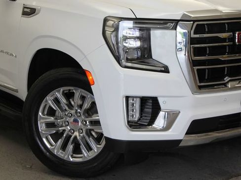 Used 2022 GMC Yukon XL SLT w/ SLT Luxury Package AWD/4WD image 3