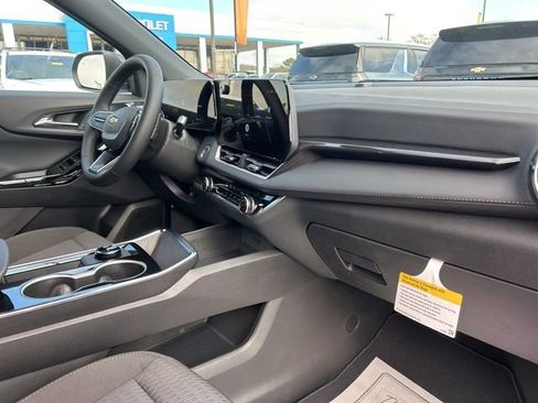 New 2026 Chevrolet Equinox LT w/ LPO, Floor Liner Package FWD image 33