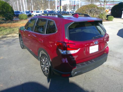 Used 2020 Subaru Forester Limited image 10